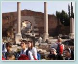 (36/60): Forum Romanum: Poznalimy niezwykle interesujc histori zabytkw staroytnego Rzymu. / - Natalia i Julia - /